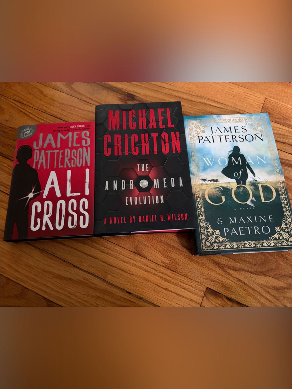 Set of 3 hardcover novels - Michael Creighton and James Patterson suspense